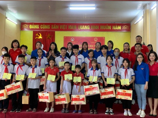 Vinanutrifood trao học bổng ương mầm tương lai cho trẻ em nghèo Tuyên Quang ảnh 2