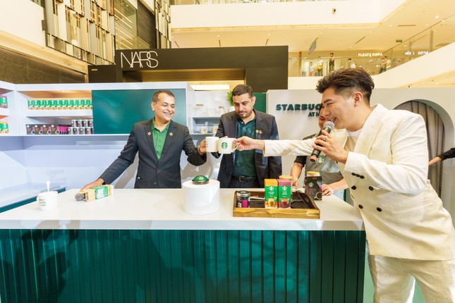 Nestlé và Starbucks hợp tác ra mắt cà phê hòa tan cao cấp Starbucks mới tại Việt Nam ảnh 1