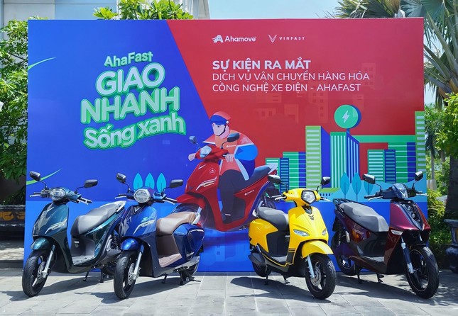 Vinfast hợp tác Ahamove ra mắt dịch vụ vận chuyển hàng hóa ảnh 1