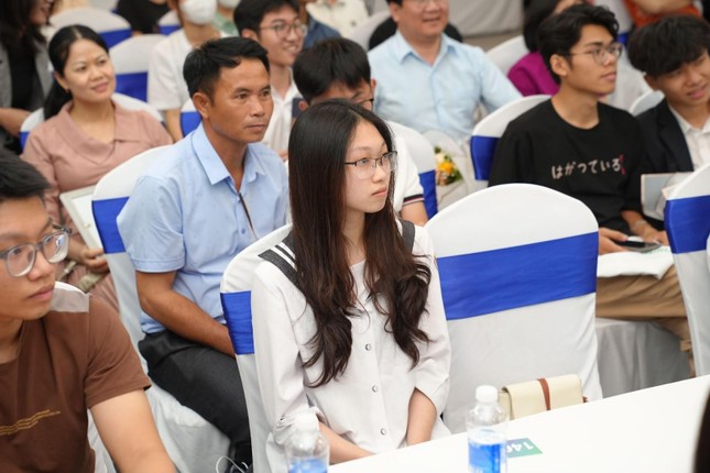 Bí kíp đạt 9,75 điểm Ngữ văn THPTQG của học sinh giỏi quốc gia trường THPT chuyên Lê Hồng Phong, Nam Định