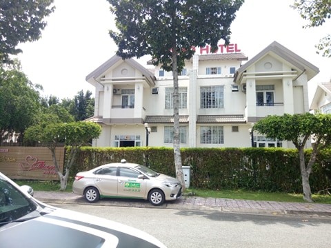 Phóng viên bị doạ 'xử' khi đến đưa tin người chết trong khách sạn ảnh 1