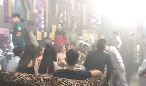 Quán bar ‘liều’ nhất Bình Dương, vô tư cho khách chơi ma túy ảnh 1