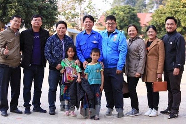 Thanh niên Bình Dương vượt hàng nghìn km mang áo ấm đến trẻ em Tây Bắc ảnh 5