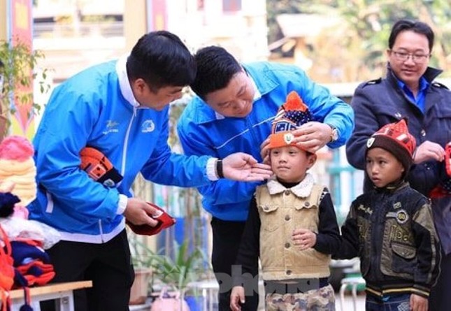 Thanh niên Bình Dương vượt hàng nghìn km mang áo ấm đến trẻ em Tây Bắc ảnh 6