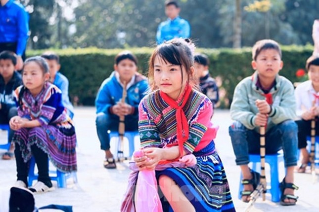Thanh niên Bình Dương vượt hàng nghìn km mang áo ấm đến trẻ em Tây Bắc ảnh 4