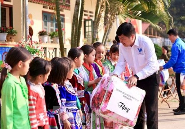 Thanh niên Bình Dương vượt hàng nghìn km mang áo ấm đến trẻ em Tây Bắc ảnh 2