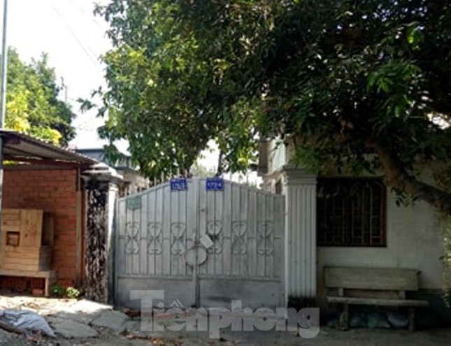 Nhà nguyên Trưởng Ban Tuyên giáo bị khóa cổng, có người đứng gác? ảnh 1