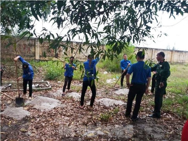 Tuổi trẻ khu vực biên giới dọn khu cách ly đón kiều bào ảnh 2