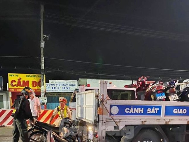 Tông vào đuôi xe cảnh sát giao thông, một người đàn ông tử vong ảnh 2