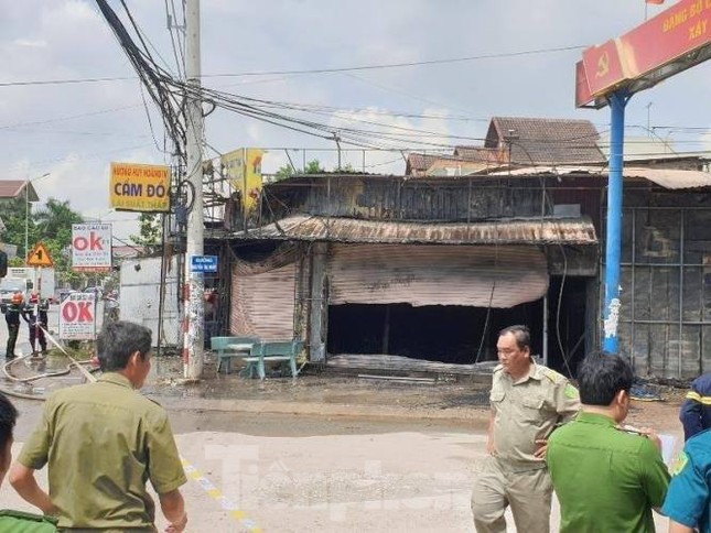 Ba người tử vong trong vụ cháy tiệm cầm đồ ở Bình Dương ảnh 1