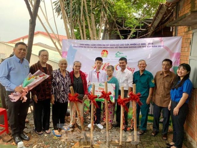 Tặng nhà khăn quàng đỏ cho đội viên có hoàn cảnh đặc biệt khó khăn ảnh 2