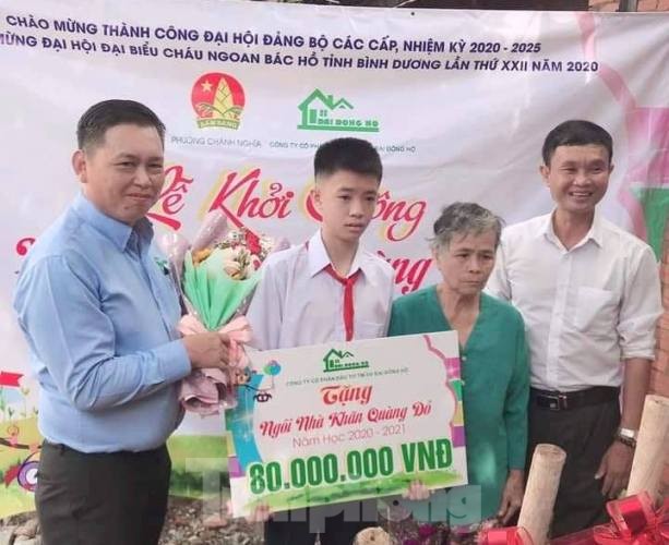 Tặng nhà khăn quàng đỏ cho đội viên có hoàn cảnh đặc biệt khó khăn ảnh 1