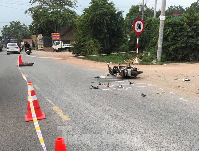Bị xe tải tông, 3 người trong gia đình thương vong ảnh 1