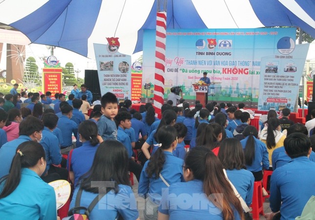 Thanh niên Bình Dương với khẩu hiệu ‘Đã uống rượu, bia thì không lái xe’ ảnh 1