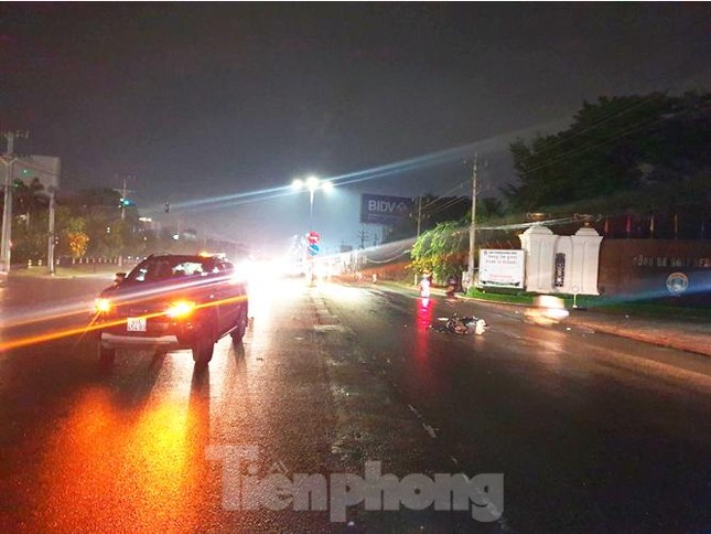 Video xe máy trượt dài trên quốc lộ khiến người xem rùng mình ảnh 1