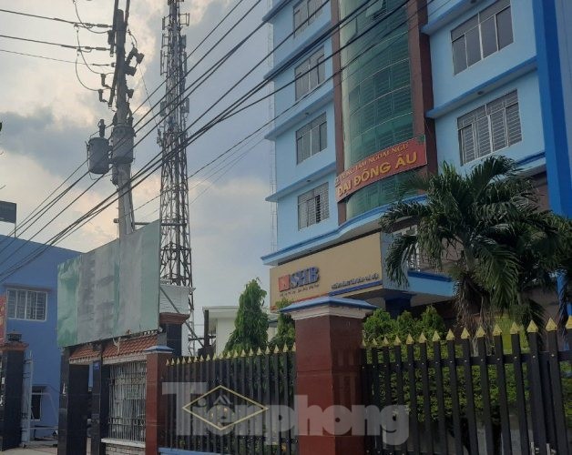 Một đối tượng nghi dùng súng cướp ngân hàng ở Bình Dương ảnh 1