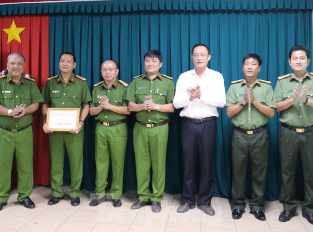 Tin mới vụ tự xưng là người của Bộ Công an làm việc với Công an Bình Dương ảnh 1