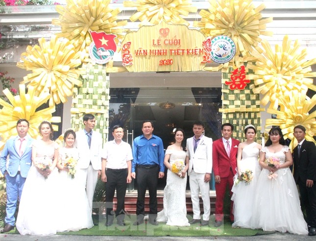 Tổ chức đám cưới tập thể cho công nhân có hoàn cảnh khó khăn ảnh 1