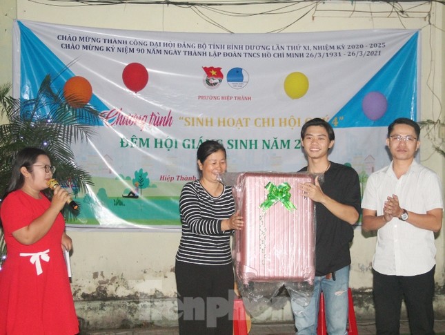 Giáng sinh ấm áp với thanh niên công nhân và sinh viên Bình Dương ảnh 7