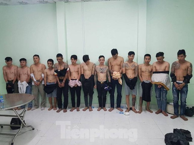 Đột kích sòng bạc lớn có cho vay nặng lãi trong nhà nghỉ ở Bình Dương ảnh 1
