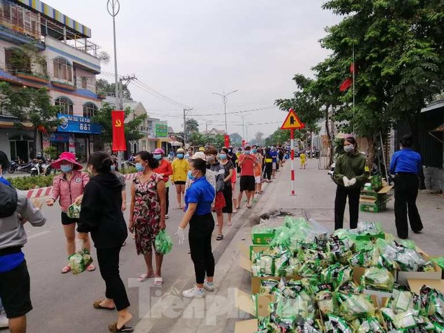 Tuổi trẻ đất Thủ mở ‘Gian hàng 0 đồng’ phục vụ dân khu vực bị phong tỏa ảnh 5