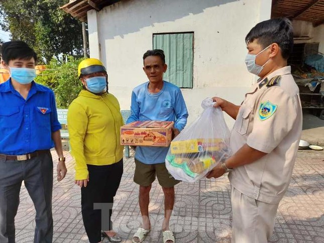 Tuổi trẻ đất Thủ mở ‘Gian hàng 0 đồng’ phục vụ dân khu vực bị phong tỏa ảnh 6