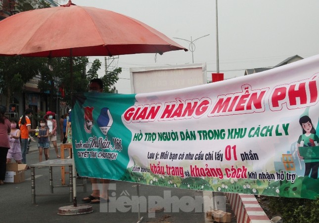 Tuổi trẻ đất Thủ mở ‘Gian hàng 0 đồng’ phục vụ dân khu vực bị phong tỏa ảnh 1
