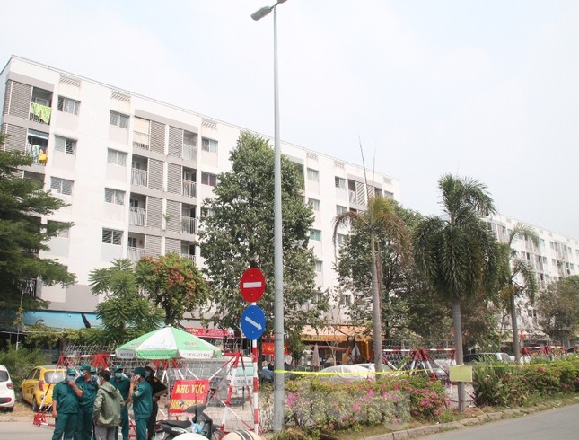 Lịch trình di chuyển dày đặc của nhân viên sân bay Tân Sơn Nhất mắc COVID-19 ảnh 1