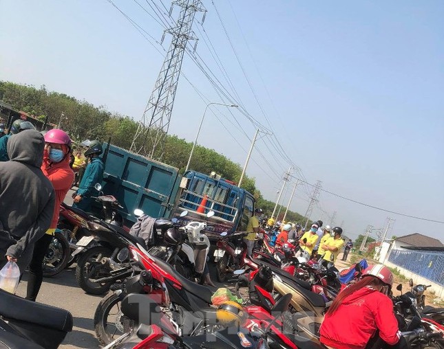 Ngày đầu đi làm sau Tết, công nhân tá hỏa nghe tin công ty giải thể ảnh 1