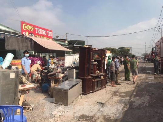 Hàng chục ki ốt, phòng trọ ở Bình Dương chìm trong biển lửa ảnh 4