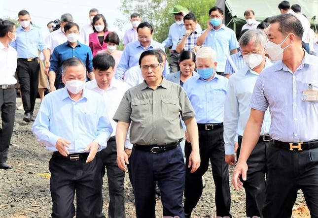 Thủ tướng khảo sát dự án làm đường và dự lễ khánh thành nhà máy 250 triệu USD ở Bình Phước ảnh 2
