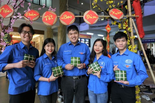 Sinh viên mở hội, gói 1100 chiếc bánh chưng dành tặng người nghèo ảnh 8