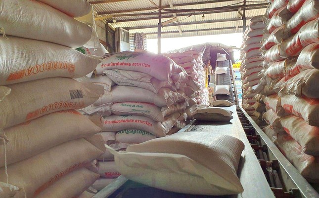 Việt Nam ưu đãi nhập khẩu 300.000 tấn gạo từ Campuchia với thuế suất đặc biệt ảnh 1