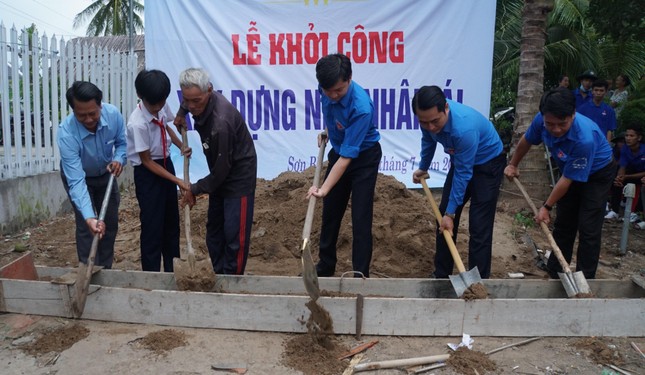 Bí thư Trung ương Đoàn Nguyễn Minh Triết động viên chiến sĩ tình nguyện tại Kiên Giang ảnh 3