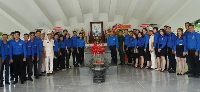 Đại biểu dự Đại hội Đoàn tỉnh Đồng Tháp viếng cụ Phó bảng Nguyễn Sinh Sắc ảnh 9