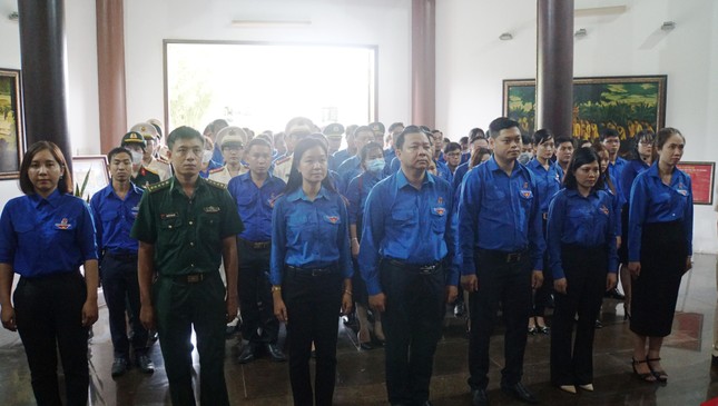 Đại biểu dự Đại hội Đoàn tỉnh Đồng Tháp viếng cụ Phó bảng Nguyễn Sinh Sắc ảnh 2