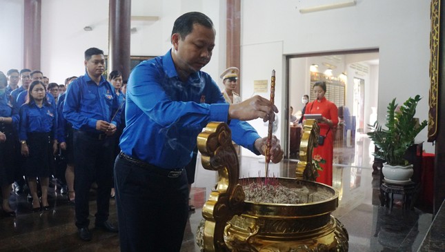 Đại biểu dự Đại hội Đoàn tỉnh Đồng Tháp viếng cụ Phó bảng Nguyễn Sinh Sắc ảnh 4