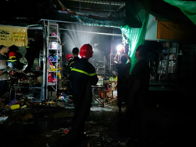 Cháy chợ tại Đồng Tháp thiệt hại hơn 2 tỷ đồng - Ảnh 3.