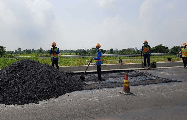 Một tháng chưa khắc phục xong sự cố đường dẫn cầu Vàm Cống ảnh 1