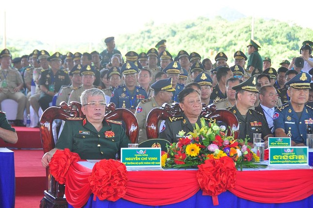 Bộ đội Việt Nam - Campuchia tuần tra biên giới chung ảnh 7