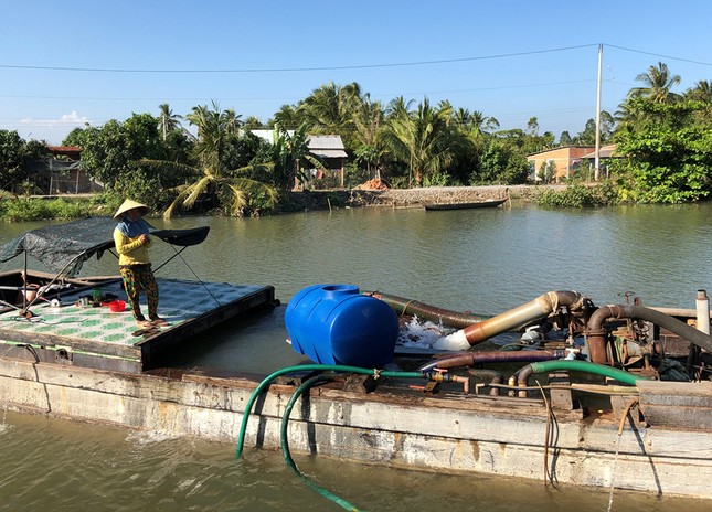 Người dân ngày đêm oằn mình với hạn mặn khốc liệt nhất lịch sử ảnh 6