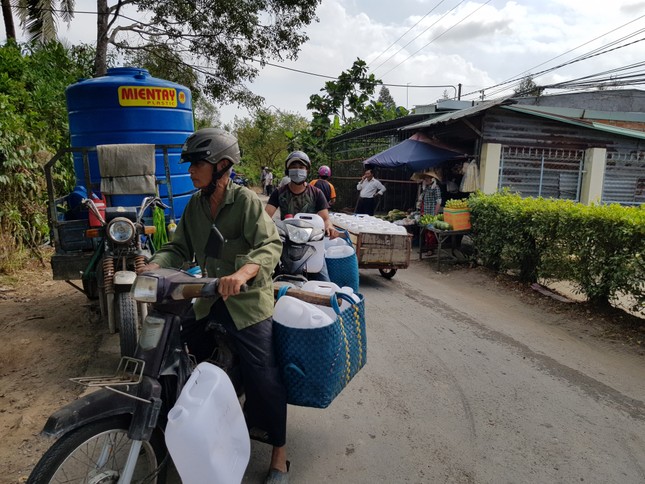 Cận cảnh hạn mặn khốc liệt đe dọa cuộc sống người dân ĐBSCL ảnh 13