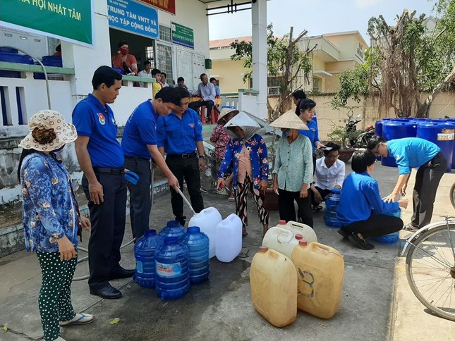 Cận cảnh hạn mặn khốc liệt đe dọa cuộc sống người dân ĐBSCL ảnh 3
