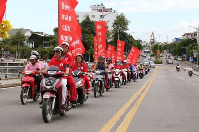 Người đàn ông Thái vượt hàng trăm cây số về vùng sâu hiến máu tình nguyện ảnh 4