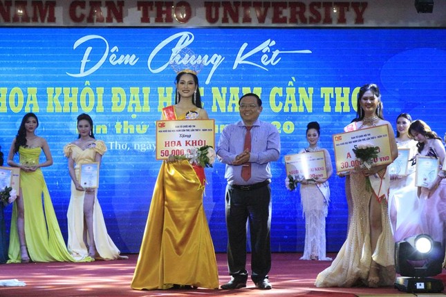 Nữ sinh Lê Thị Tường Vy đăng quang Hoa khôi đại học Nam Cần Thơ ảnh 12
