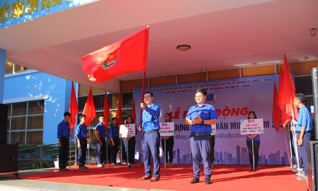 An Giang ra quân xây dựng văn minh đô thị ảnh 1