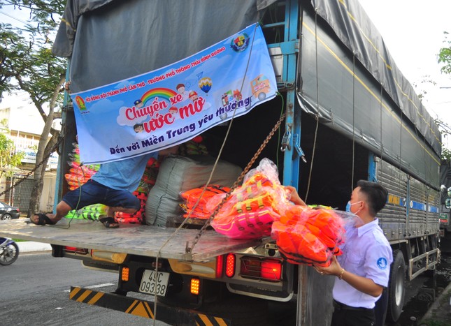Chuyến xe của tuổi trẻ Cần Thơ đến với đồng bào miền Trung ảnh 6