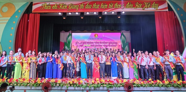 Tuyên dương những 'Cánh én hồng' vì học sinh thân yêu ảnh 5
