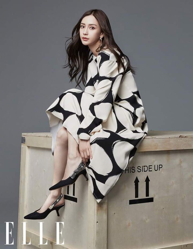 “Đại công chúa” Dior Angela Baby xinh đẹp rạng ngời trên bìa ELLE Trung tháng 8 ảnh 4