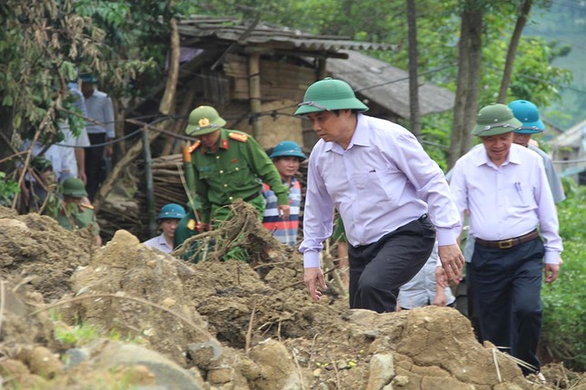 Trưởng Ban Tổ chức T.Ư Phạm Minh Chính thăm vùng lũ Mường Lát ảnh 2